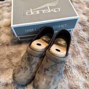 Dansko professional suede in camo size 39